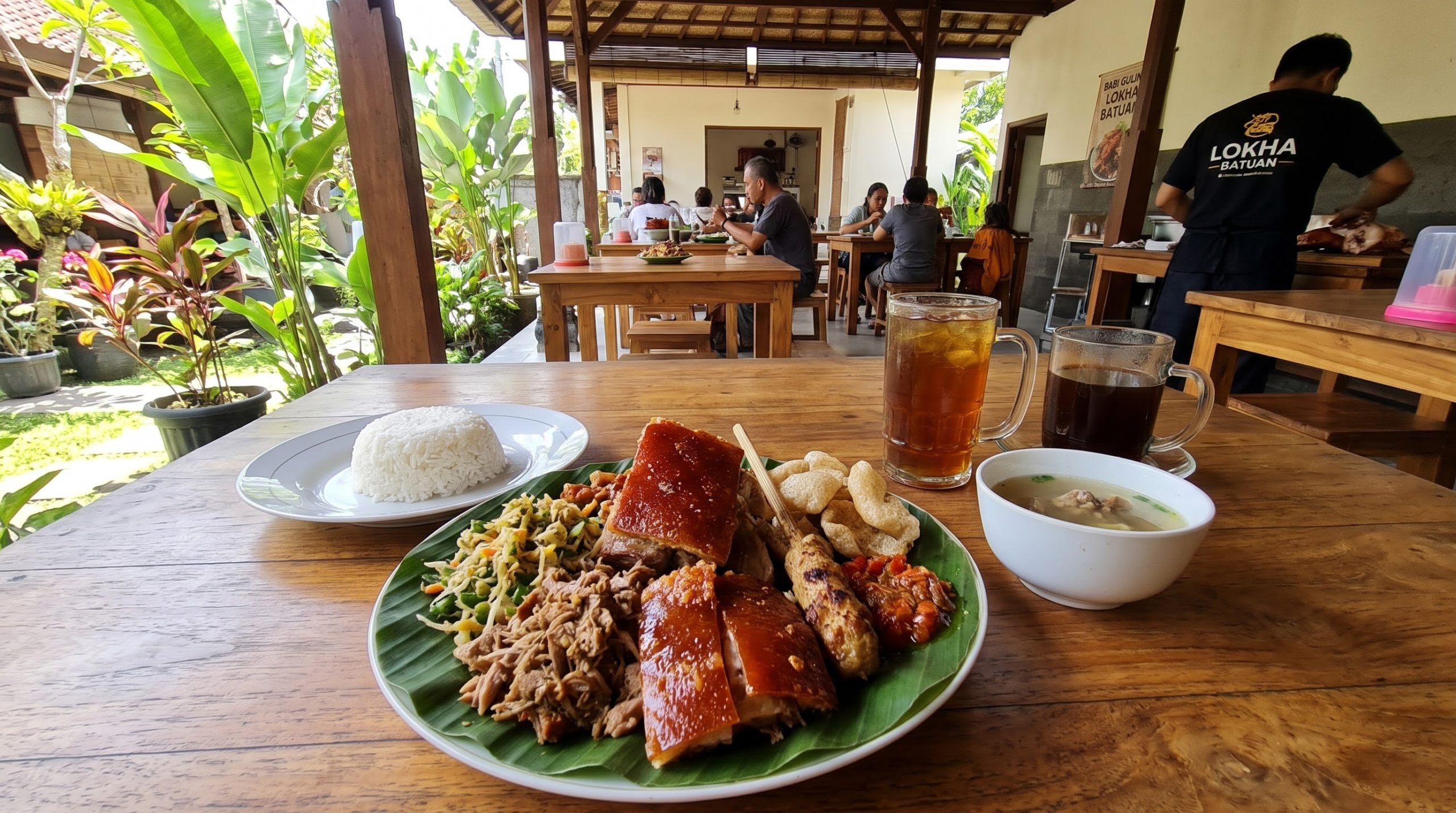 Menikmati Babi Guling Lokha Batuan: Kuliner Khas Bali Berkonsep Mewah dengan Harga Terjangkau